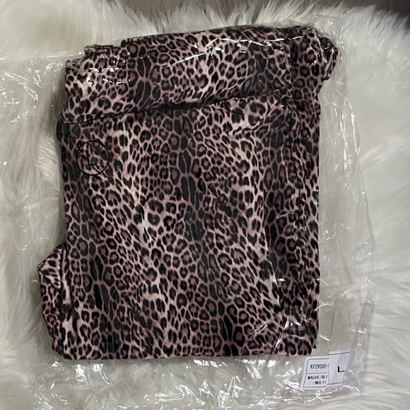 Animal Print Flare Legging Pants - Picture 5 of 6